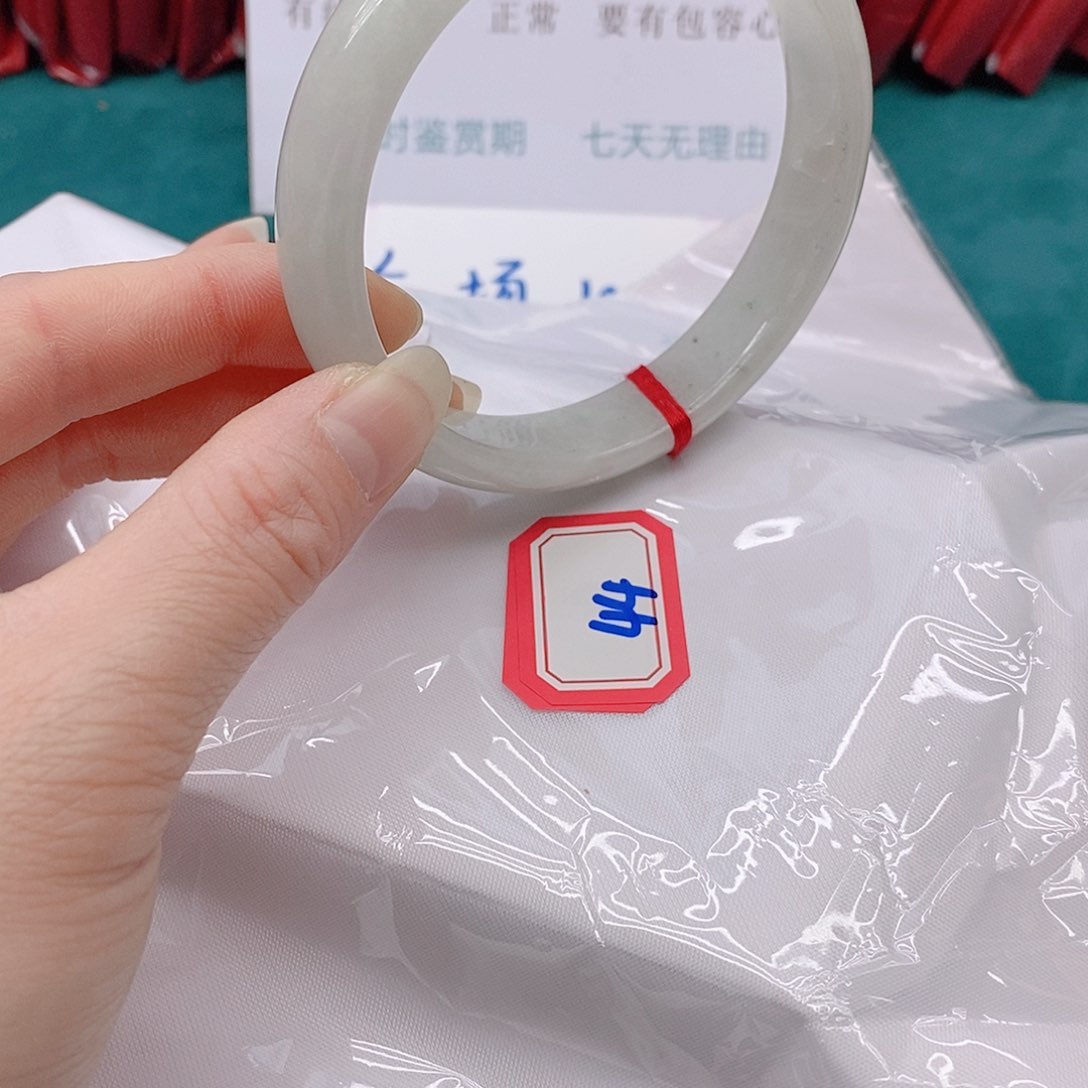翡翠手镯未镶嵌郑*?444444444