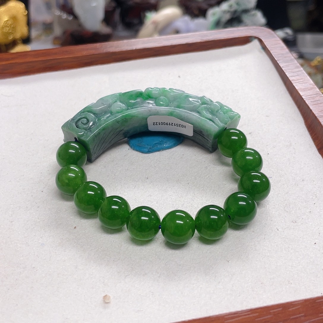 l***娜翡翠未镶嵌颈饰手镯