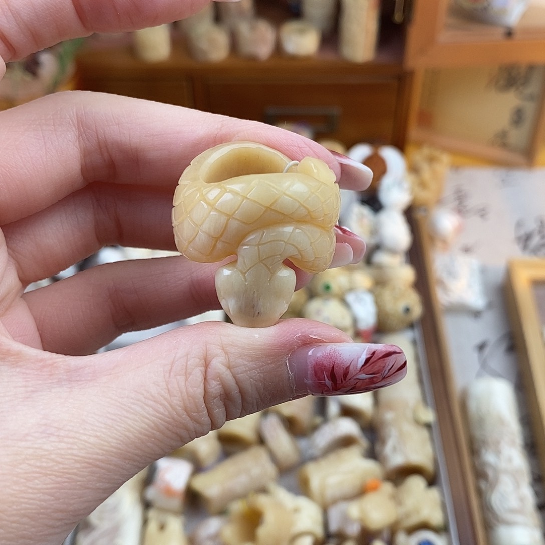 鹿骨把件福****大M12马骨雕刻的蟒蛇跑环20左右