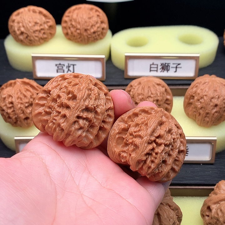 ****程文玩核桃吊坠604号白狮子43