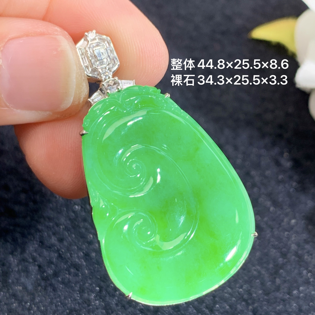 18K金镶嵌天然缅甸翡翠阳绿如意吊坠44.8×25.5×8.6/34.3×25.5×3.3
