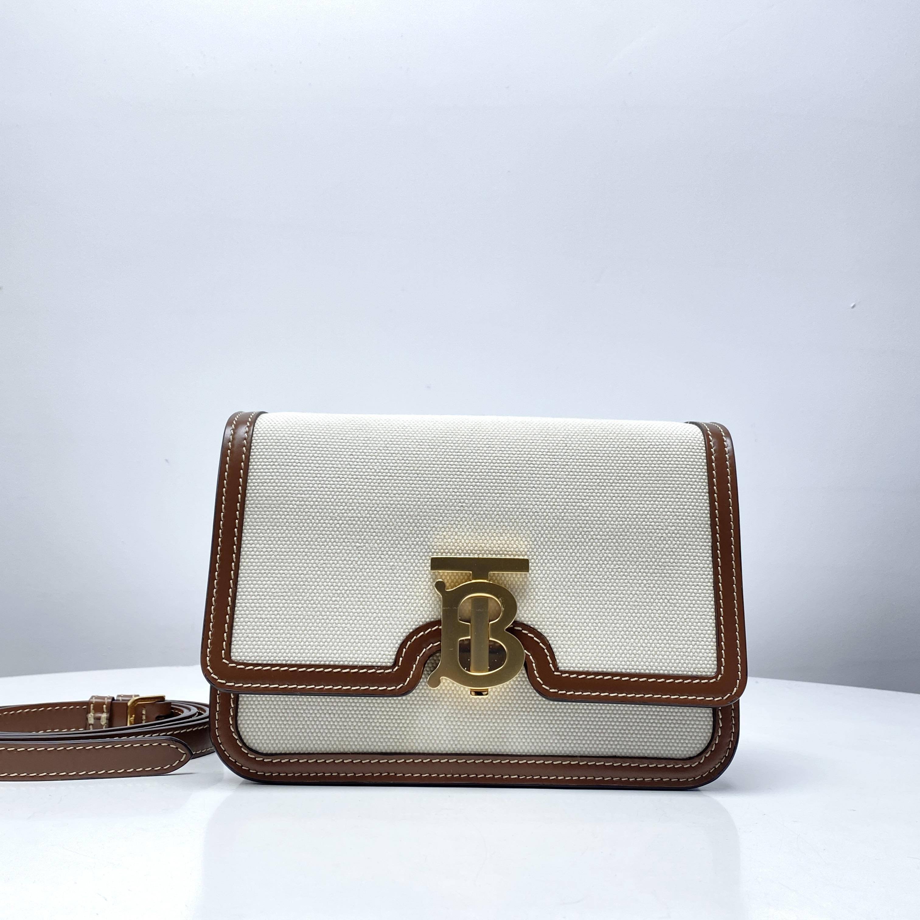 胖虎安安/博柏利/98新/公价0/箱包/斜挎包/312504070100