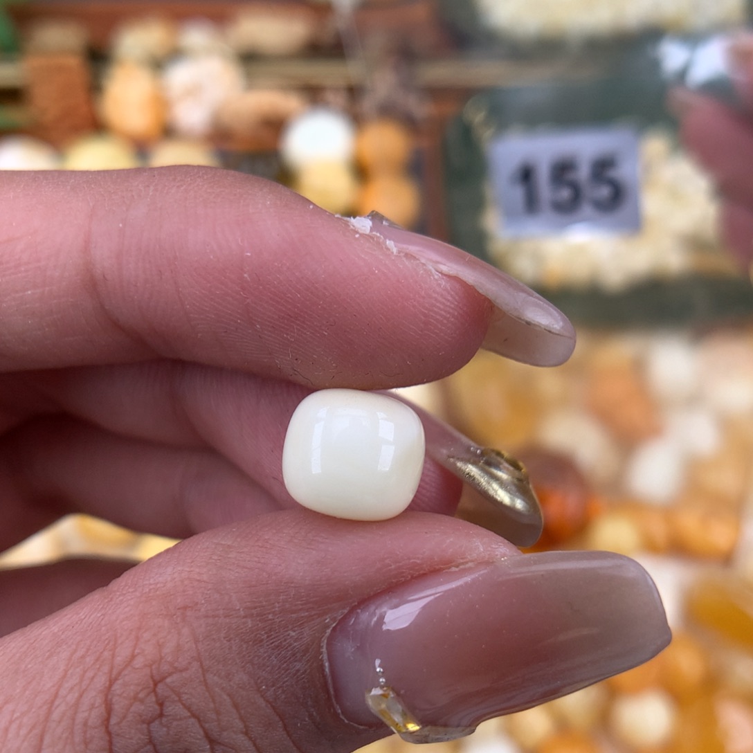 琥珀珠宝奇石未镶嵌9.3