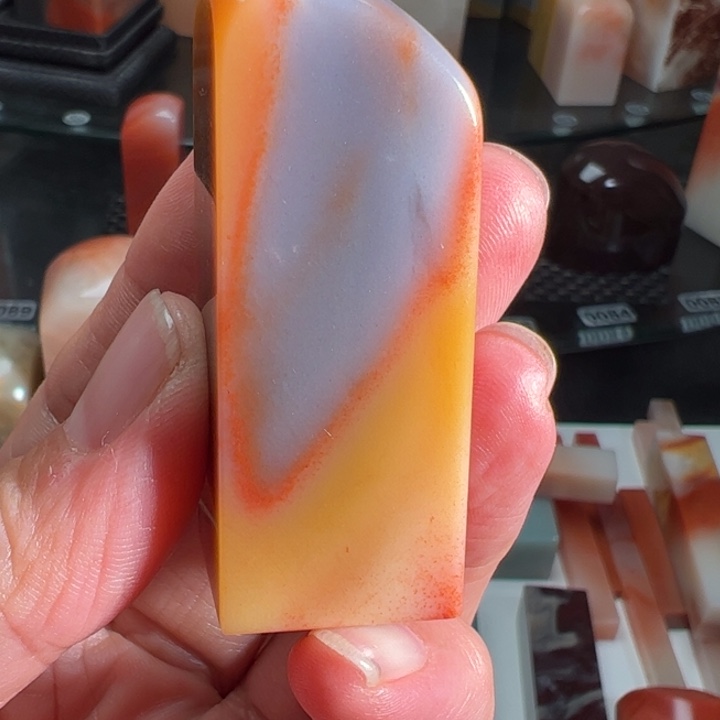 李***和老挝石我们的确是