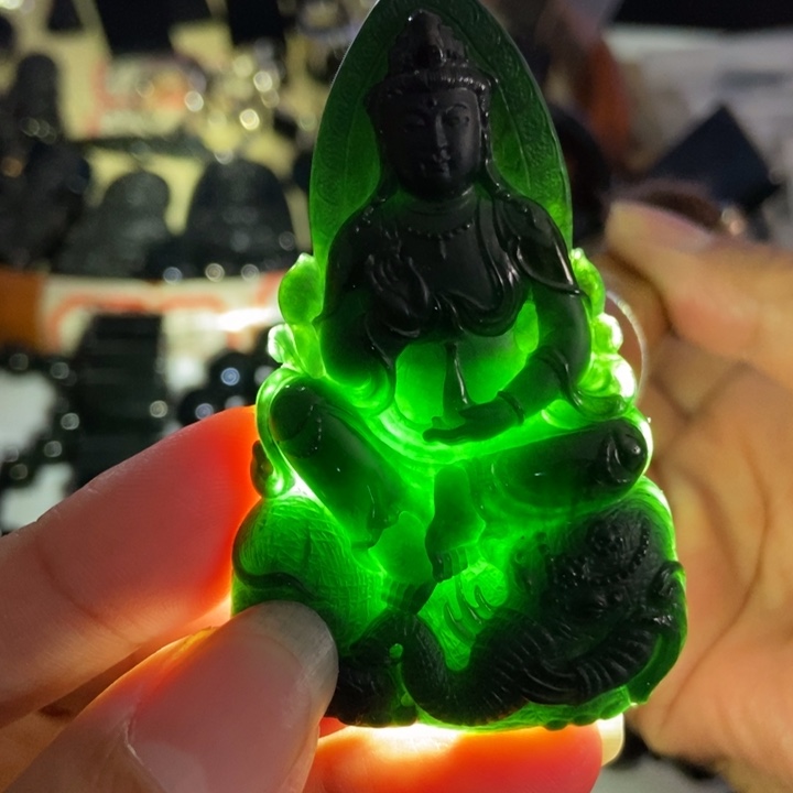 翡翠未镶嵌颈饰普贤