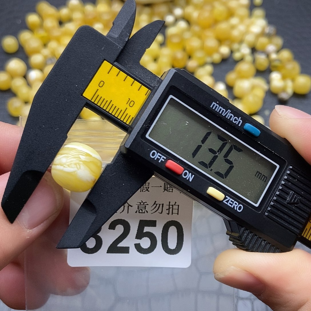 蜜蜡未镶嵌珠宝奇石3250