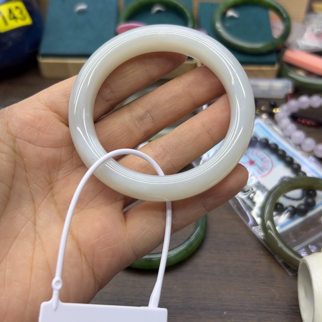 如***意和田玉未镶嵌手镯55.7圈围450