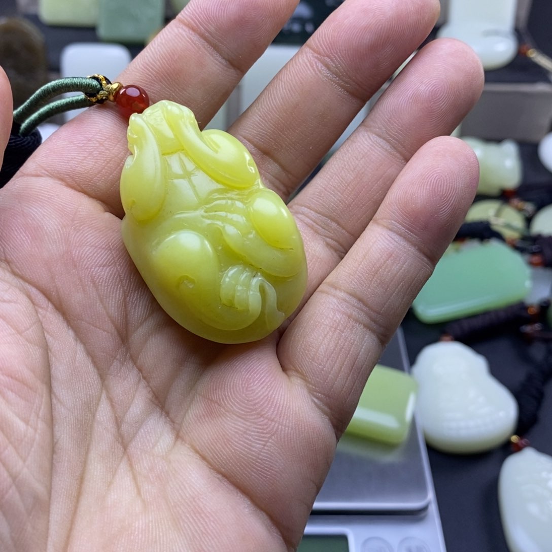 和田玉未镶嵌颈饰