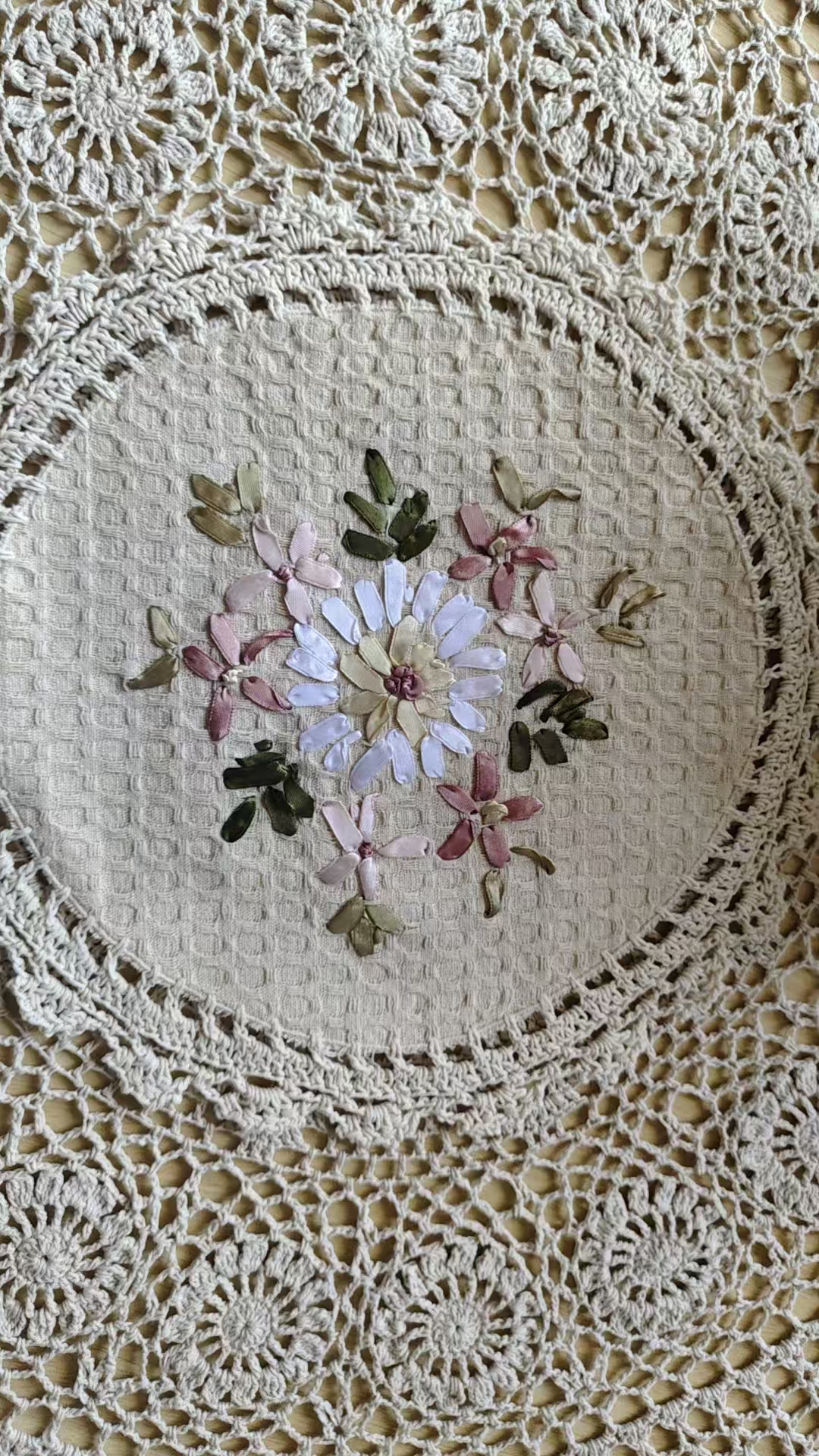 手工钩针丝带绣30×30多功能盖巾盘垫一对