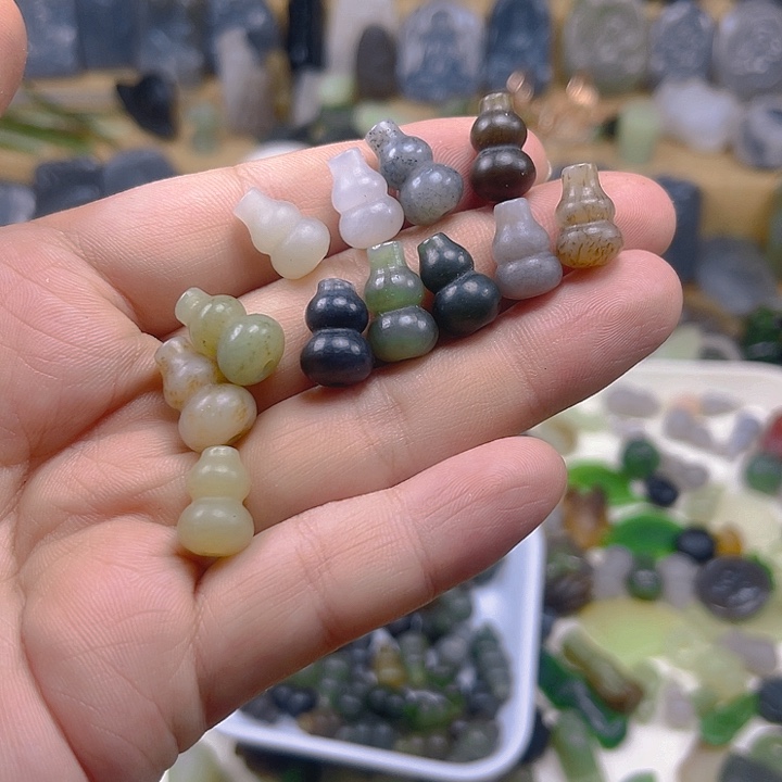 和田玉颈饰未镶嵌葫芦