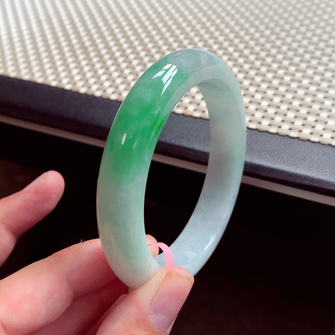 翡翠手镯未镶嵌缅甸翡翠