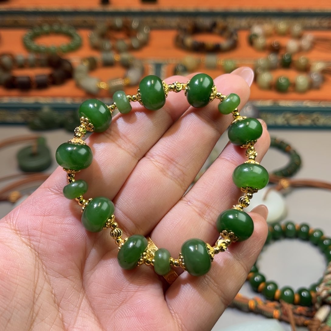 颈饰未镶嵌和田玉李***?