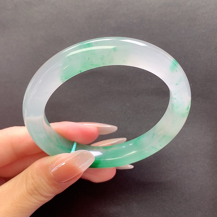 未镶嵌手镯石英质玉