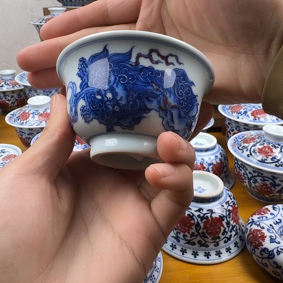 当代青花双师滚绣球压手杯