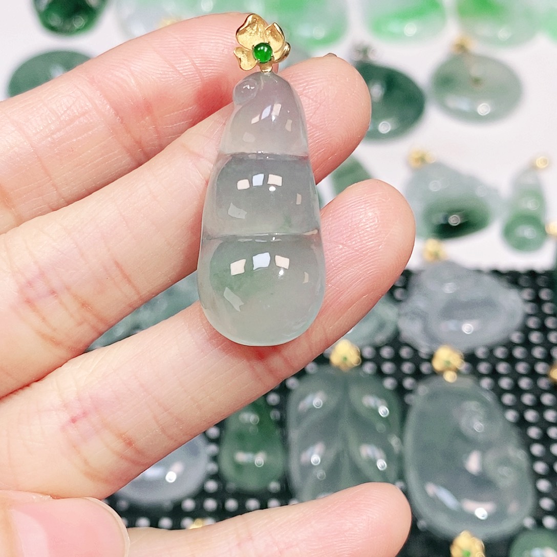 翡翠18K金镶嵌颈饰
