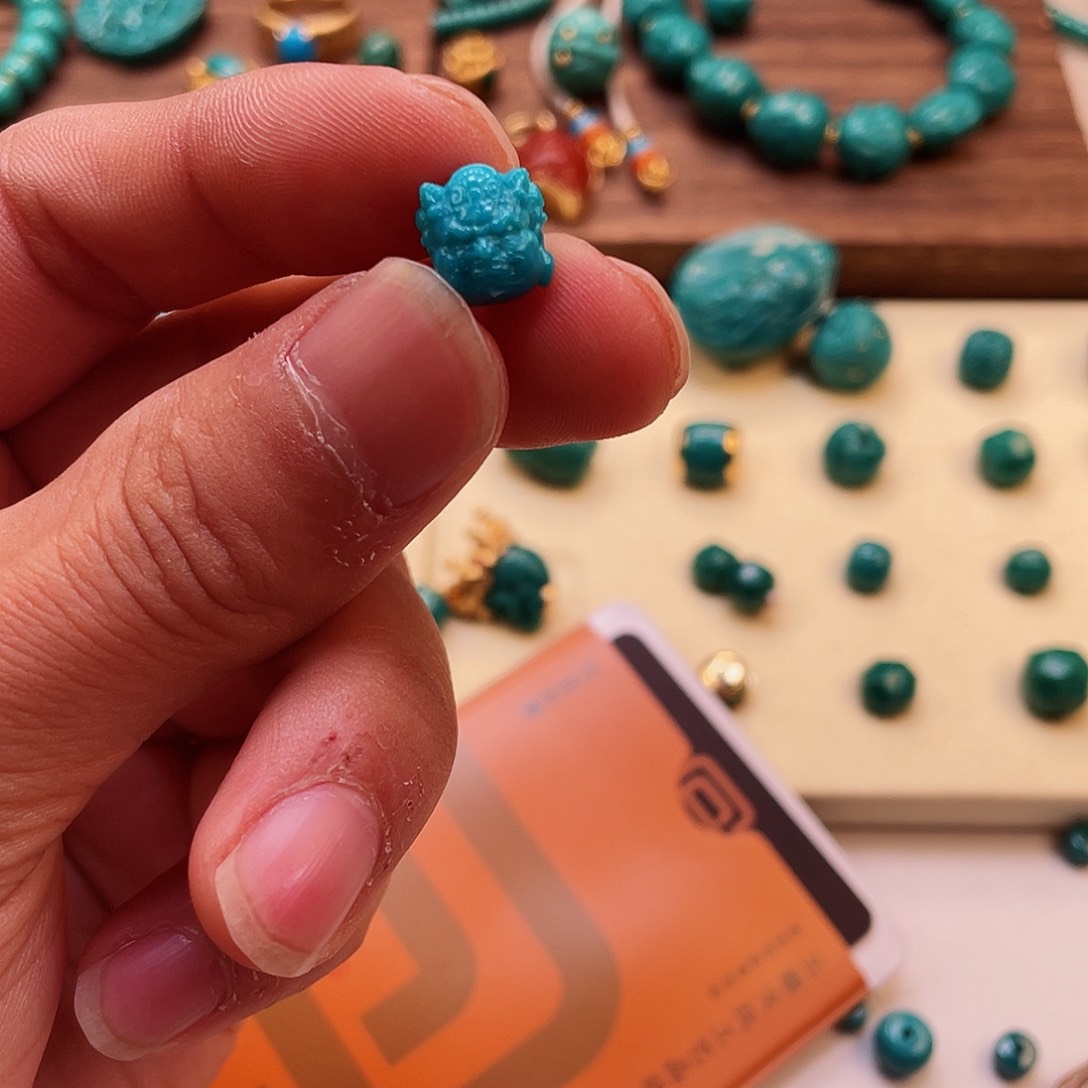 绿松石颈饰未镶嵌