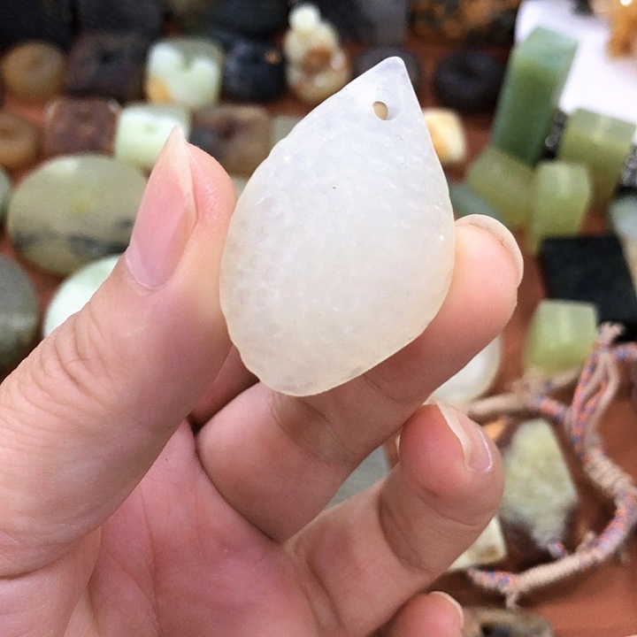 蛇纹石玉未镶嵌吊坠微瑕