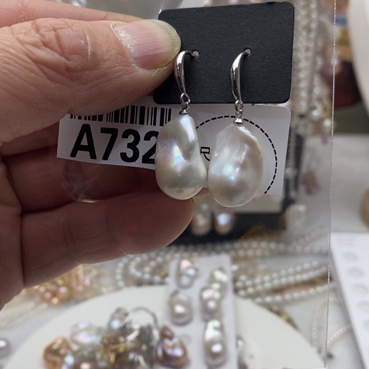 淡水珍珠颈饰合金732