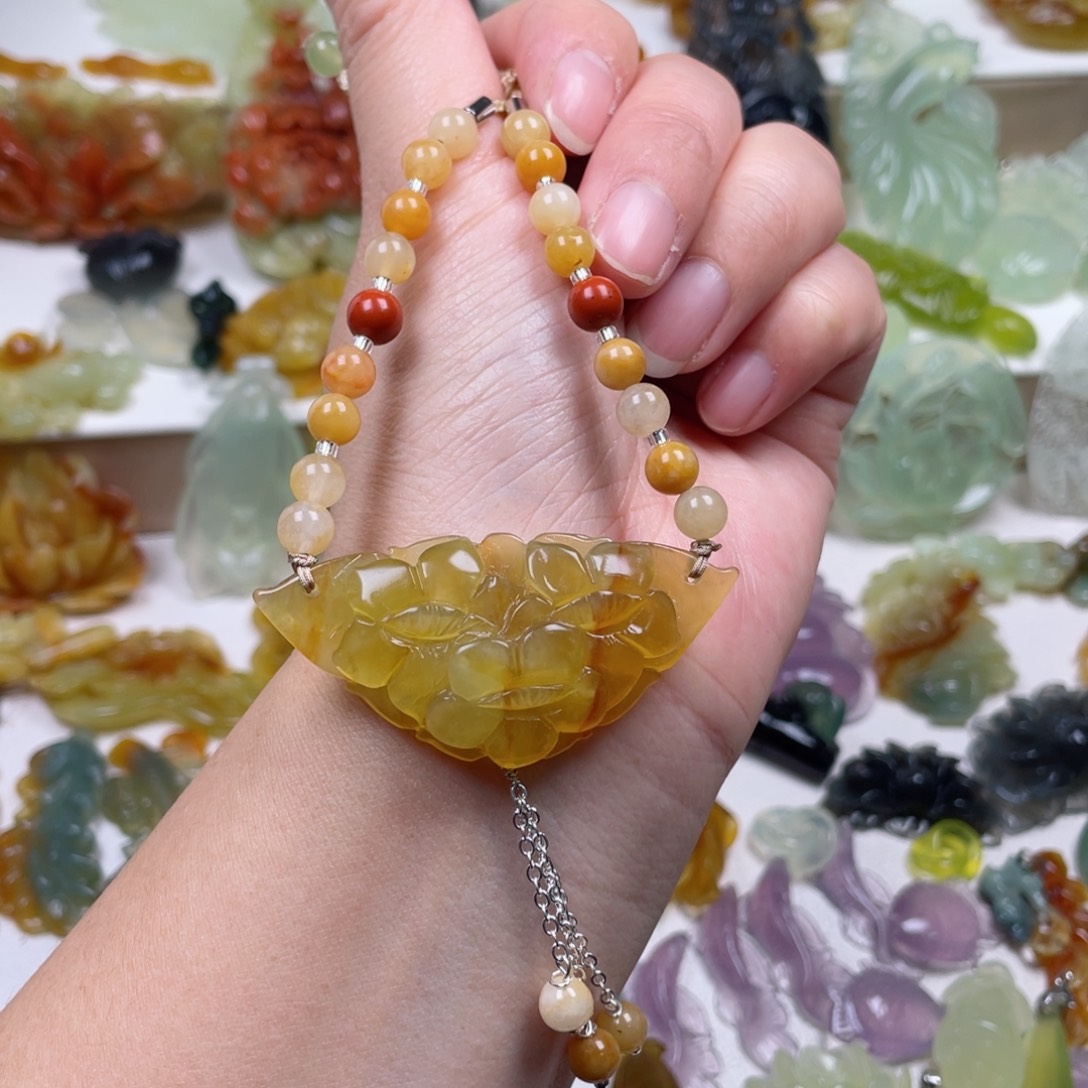 蛇纹石玉未镶嵌颈饰