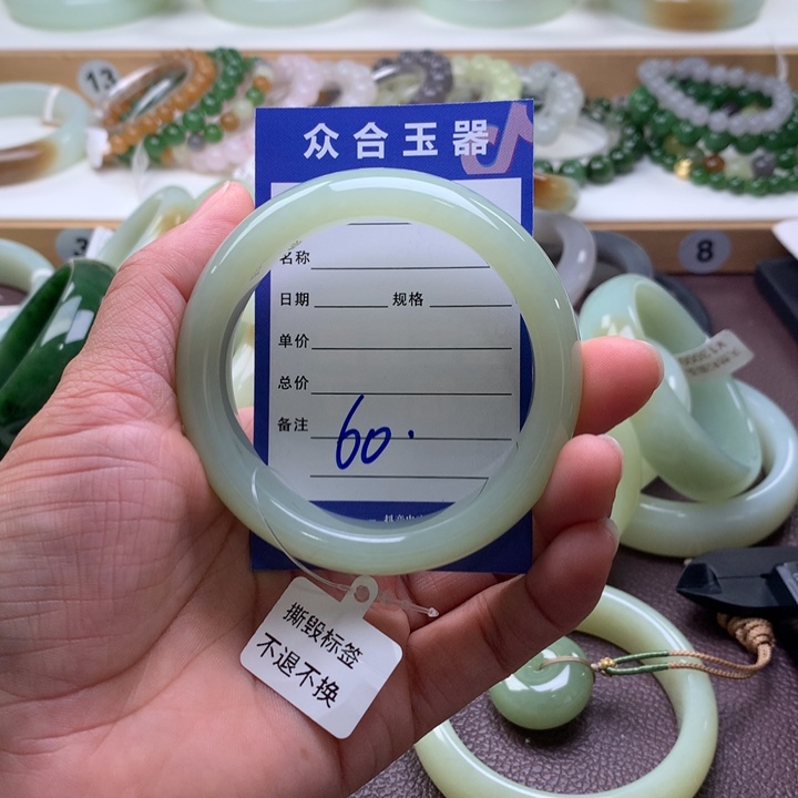 和田玉未镶嵌手镯