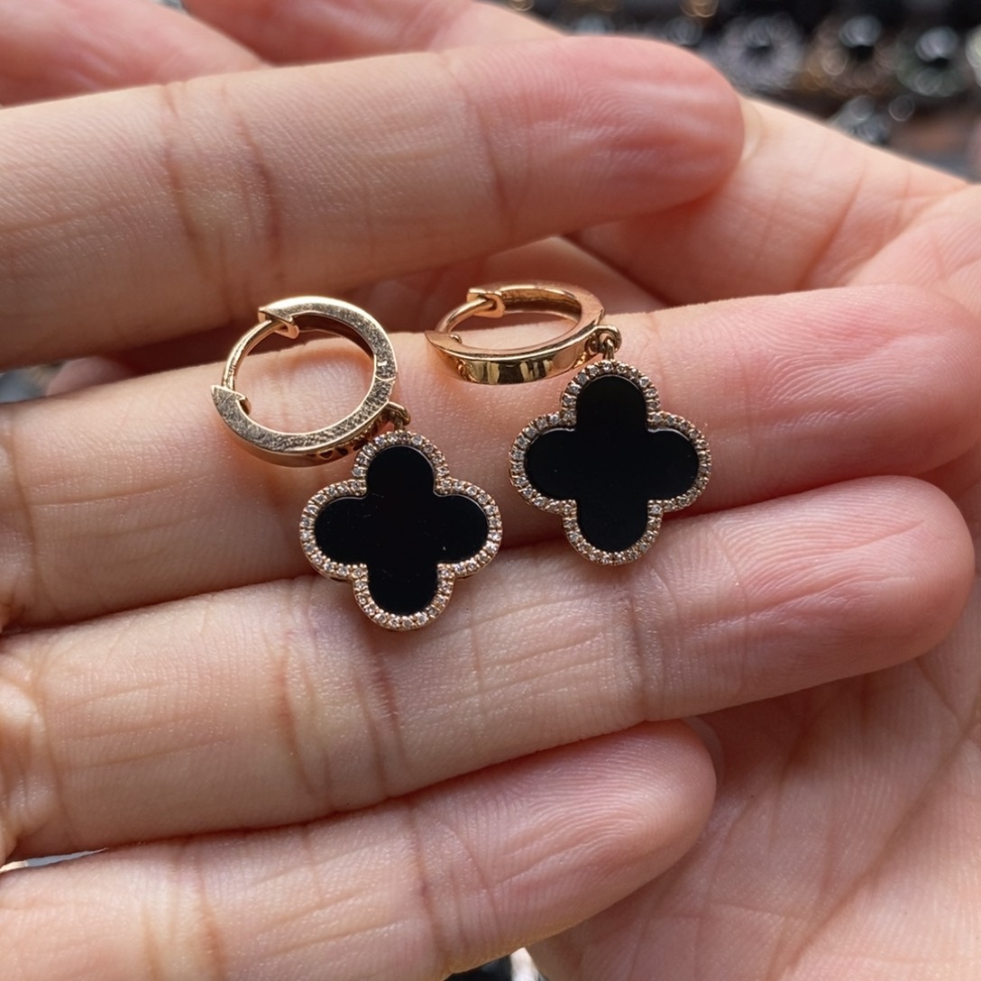 18K金镶嵌翡翠耳饰墨翠