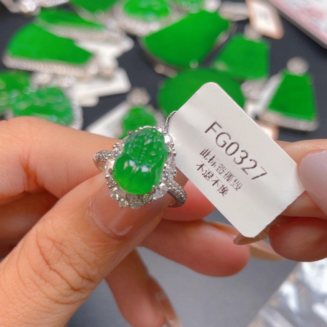 【闪购商品】颈饰银S925镶嵌翡翠L****v翡翠