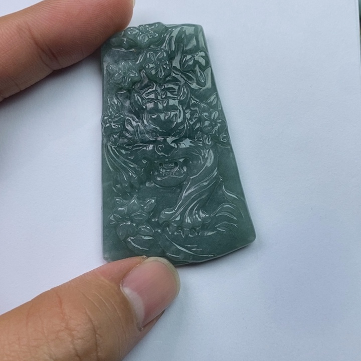 翡翠未镶嵌颈饰虎牌