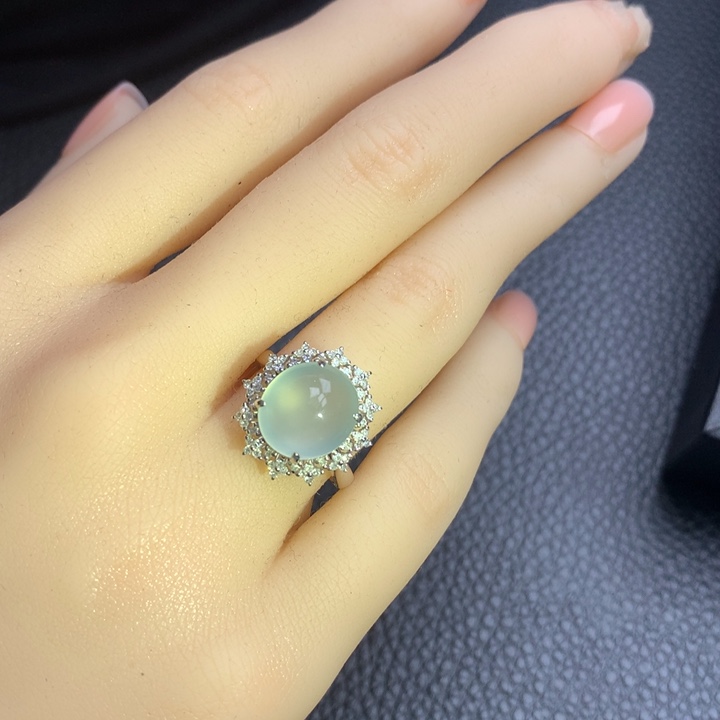 翡翠戒指18K金镶嵌翡翠戒指18k金镶嵌