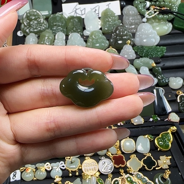 颈饰未镶嵌和田玉