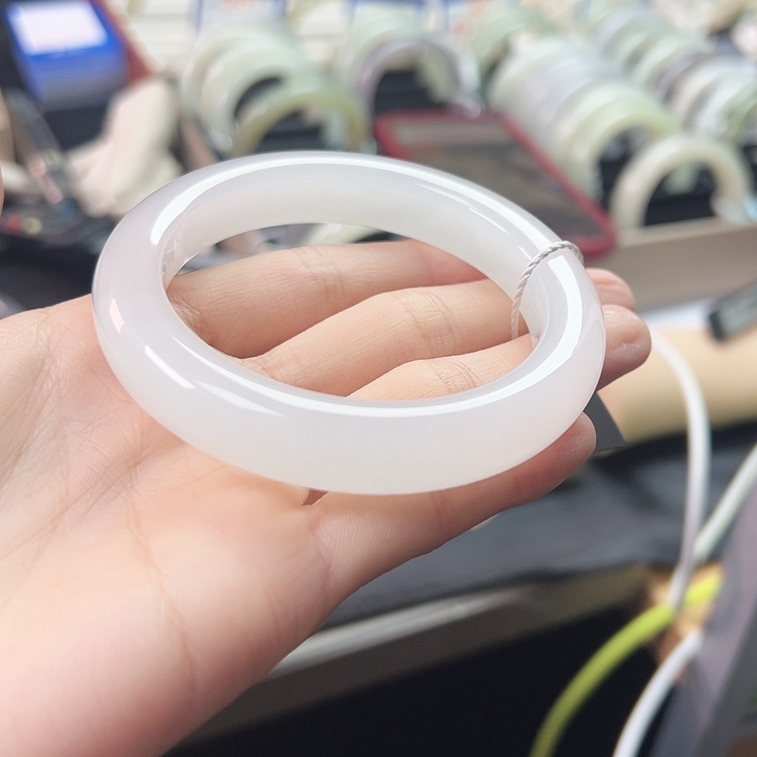 和田玉未镶嵌手镯