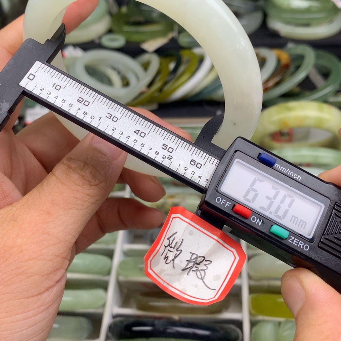 蛇纹石玉未镶嵌手镯490