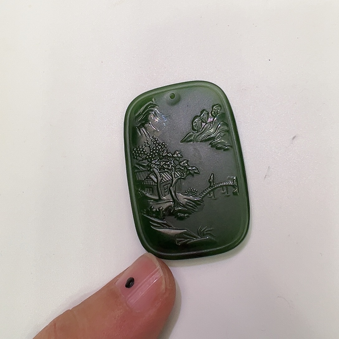 堡***堡和田玉未镶嵌颈饰俄红皮老料山水牌