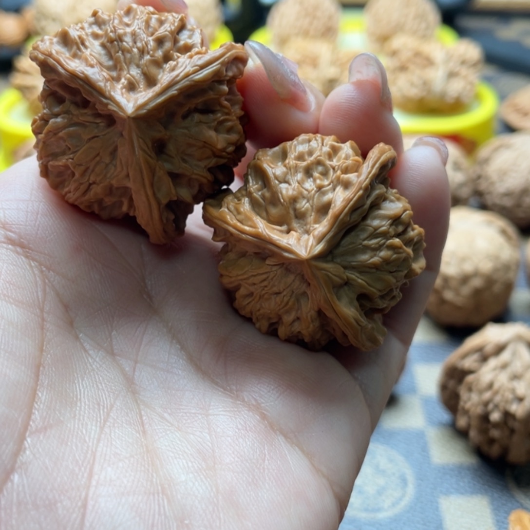 胖***子把件文玩核桃盘山三棱核桃