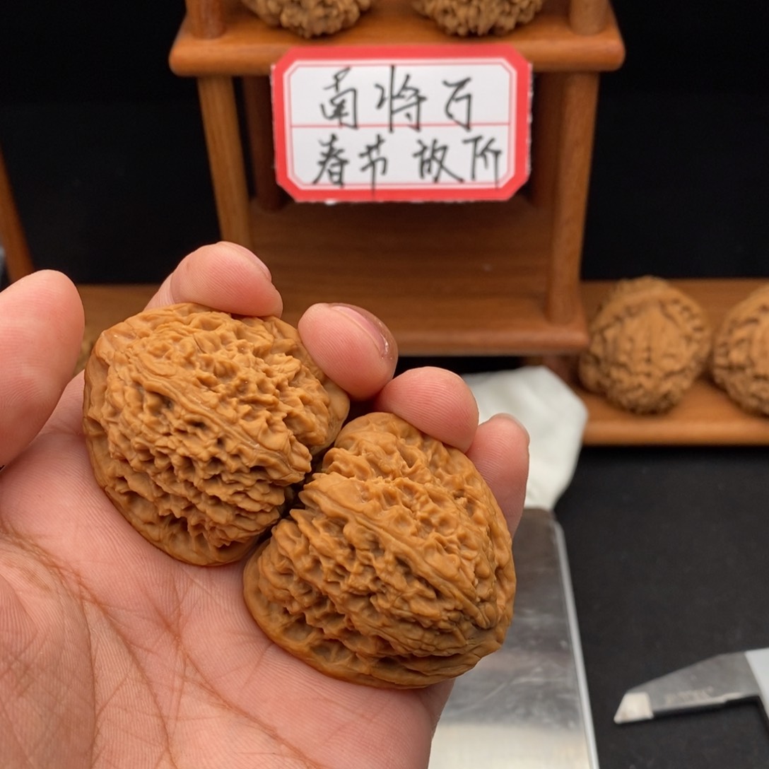 文玩核桃吊坠S****_好运南将石文玩核桃