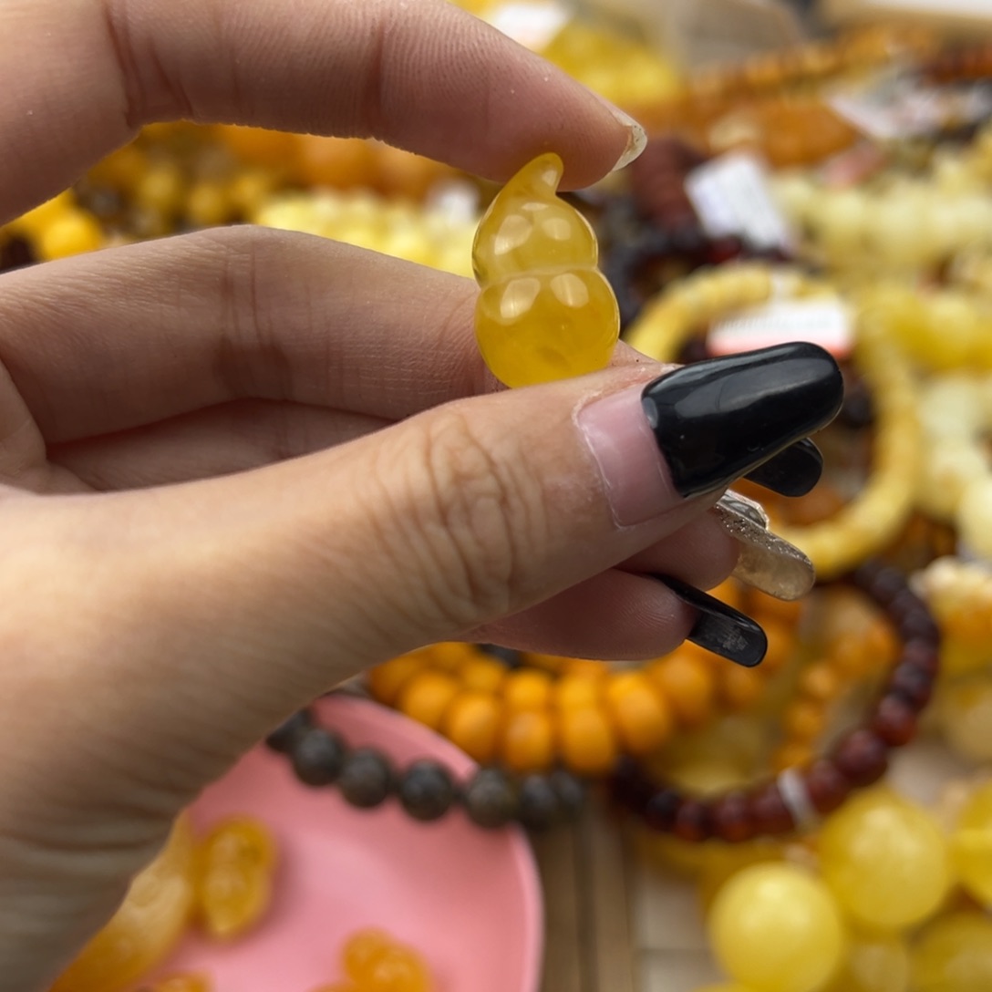 琥珀珠宝奇石未镶嵌