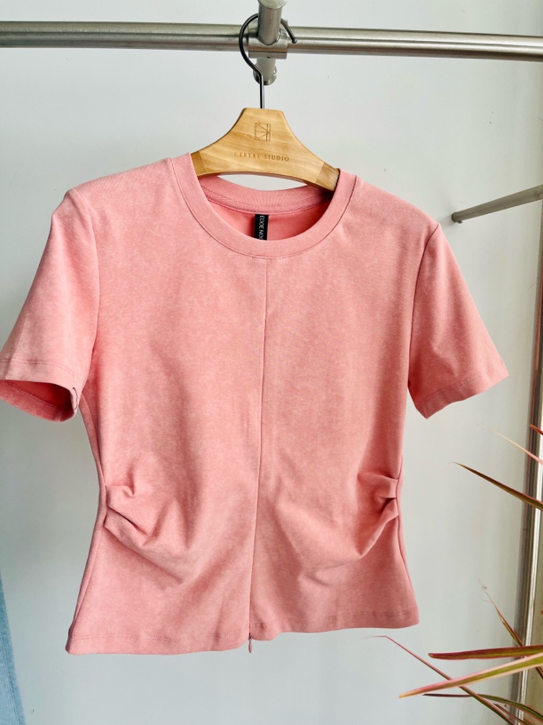 宽松型显瘦圆领休闲T恤夏季百搭针织时尚短袖纯色修身型褶皱