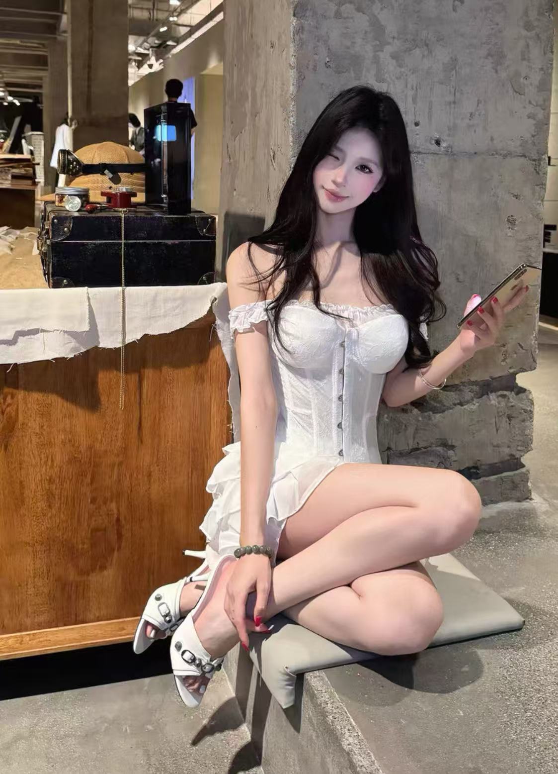 【白月光蕾丝】甜欲蕾丝塑身显瘦绑带收腰鱼骨抹胸上衣