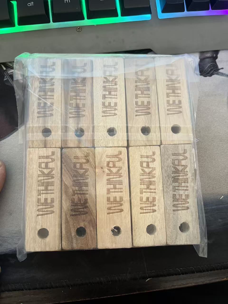 发3包（共30小根）衣柜防虫香樟木条