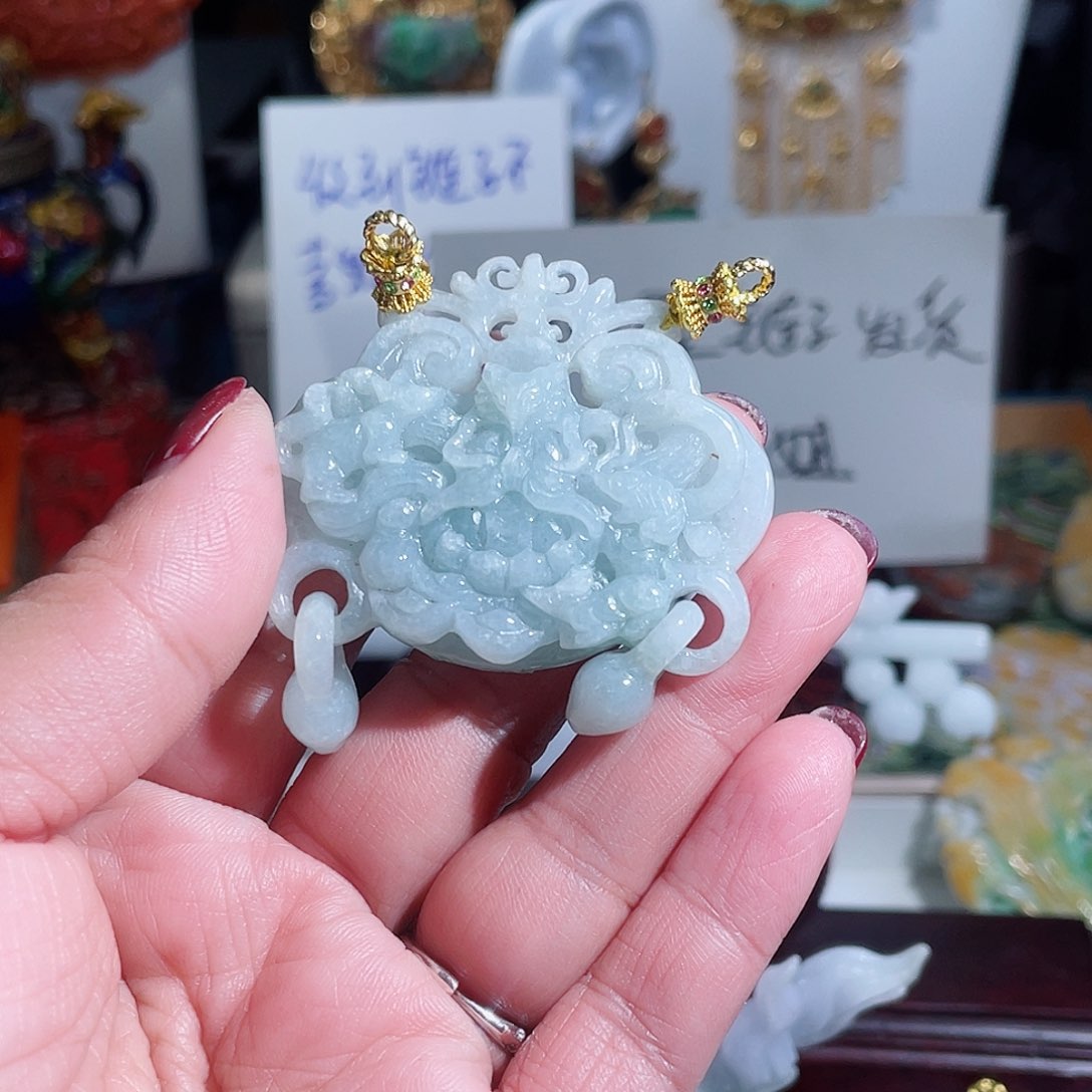 翡翠颈饰未镶嵌天***雨翡翠五仙娘娘吊