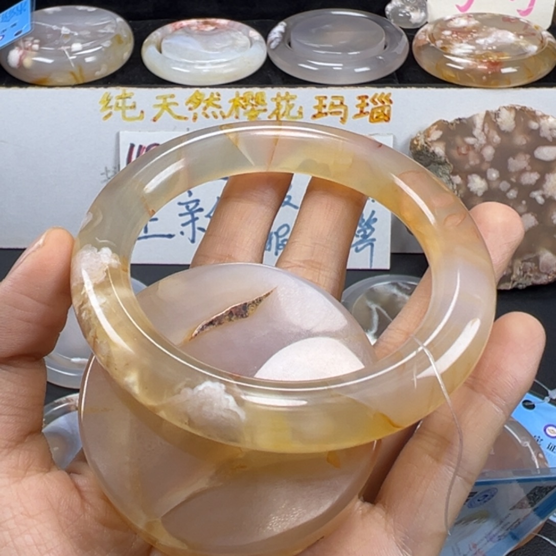 星***雨石英质玉未镶嵌手镯