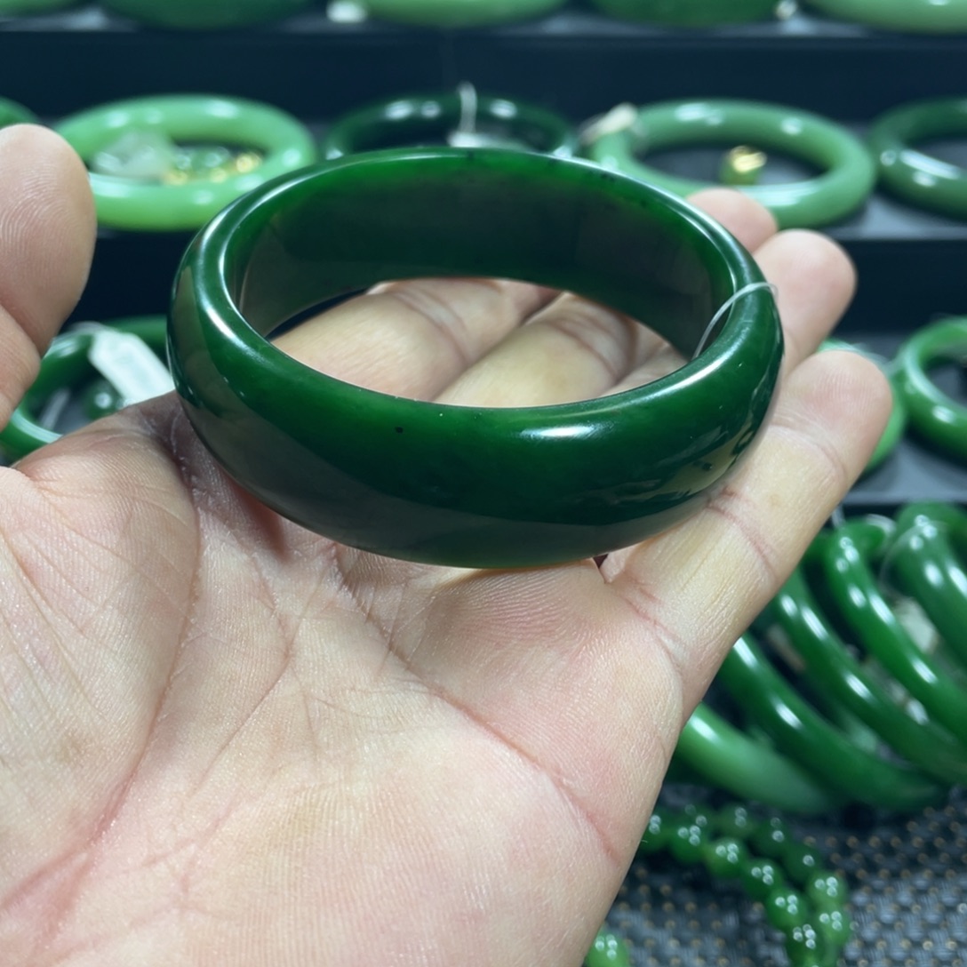 和田玉（碧玉）未镶嵌手镯