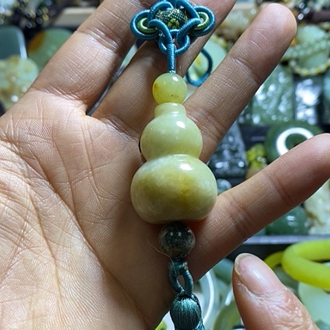 岫玉车挂未镶嵌挂件