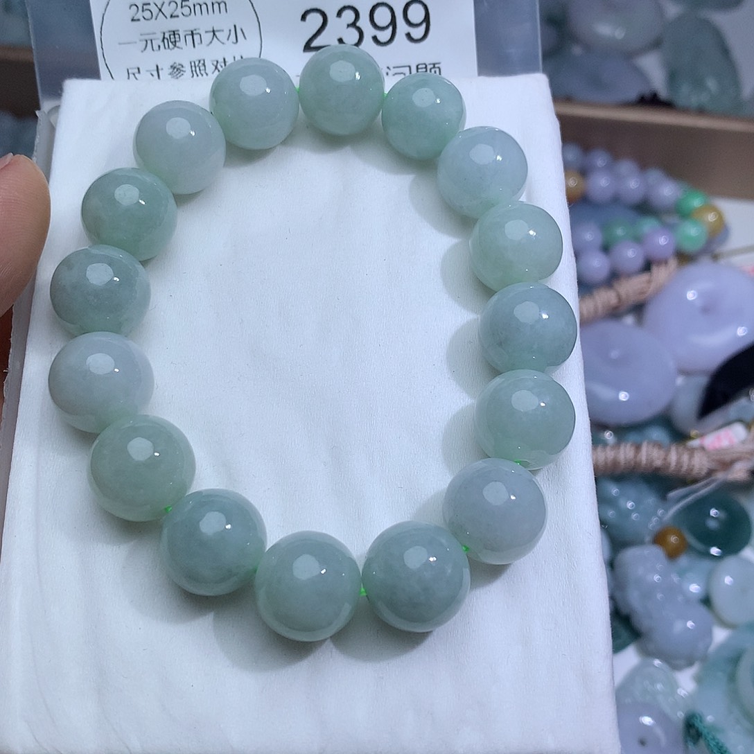 翡翠未镶嵌颈饰2399。