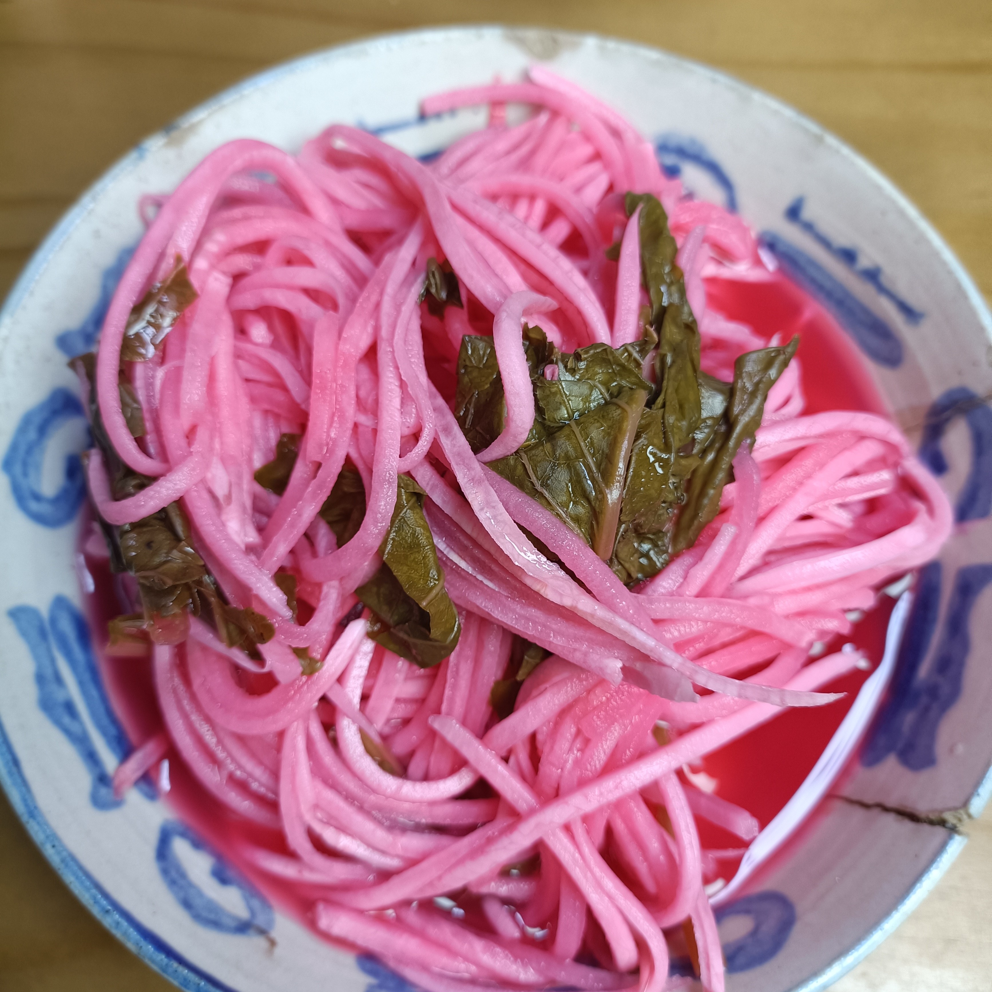 富源正宗酸菜红萝卜丝米粉云南特产新鲜美味农村制作