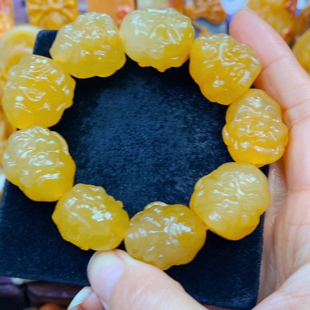未镶嵌石英质玉（黄龙玉）颈饰