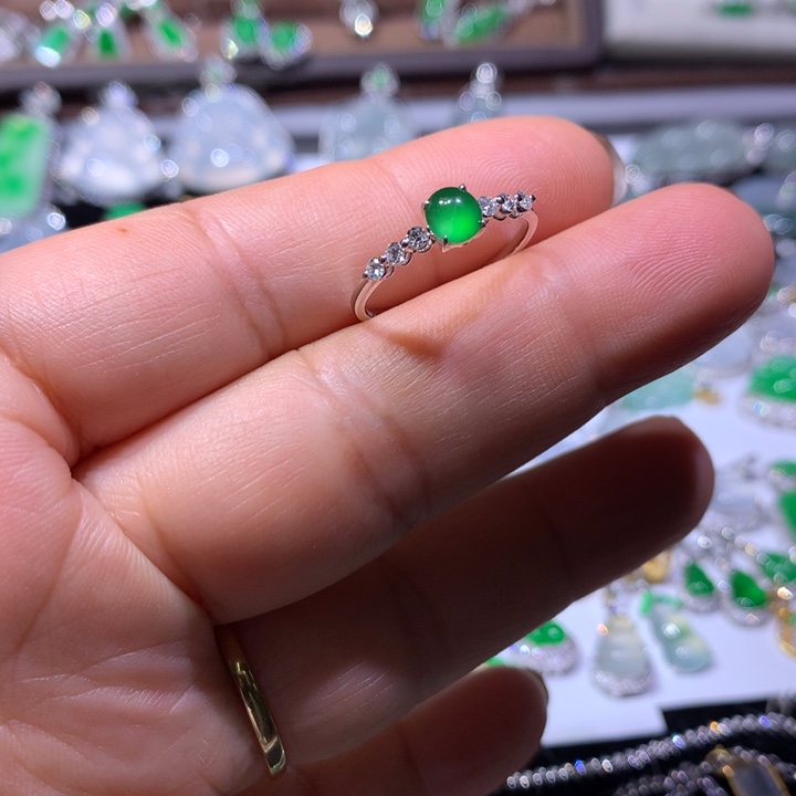 翡翠18K金镶嵌戒指