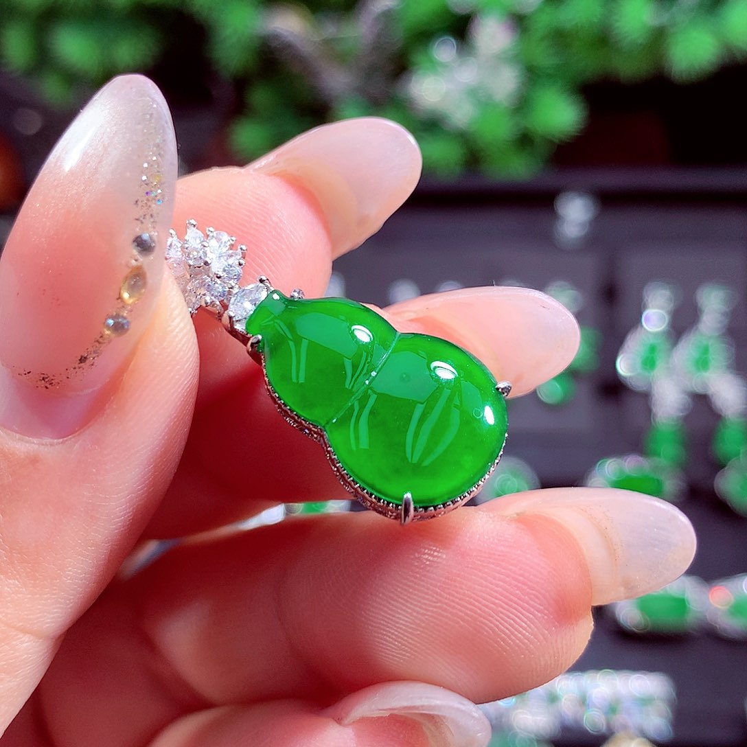 颈饰未镶嵌翡翠天然
