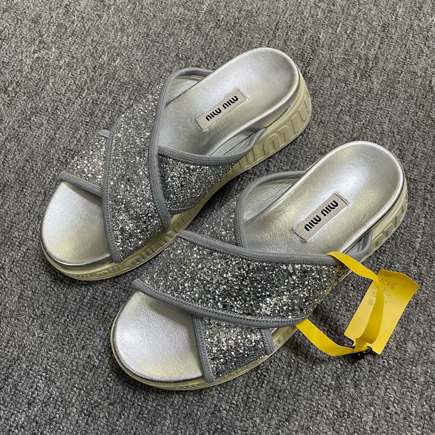 95新 MIU MIU/缪缪 圆头套脚拖鞋 36码/14360