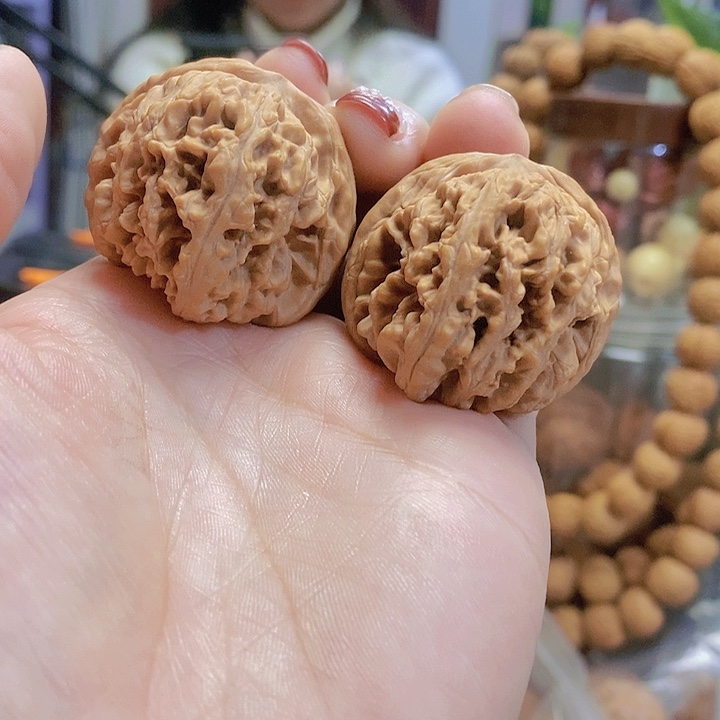 【闪购商品】文玩核桃把件38龙须谷