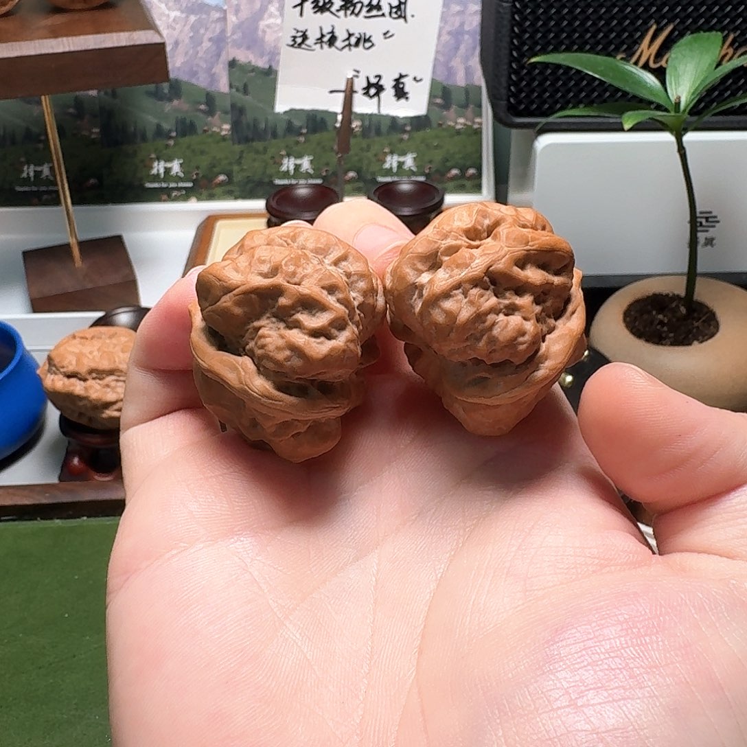 乔***治文玩核桃吊坠择真严选35小尺寸八腿八眼S级